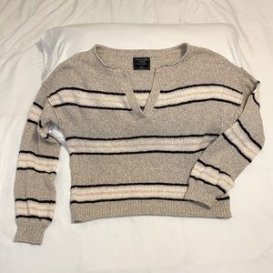 Abercrombie & Fitch knit cropped sweater. Size L